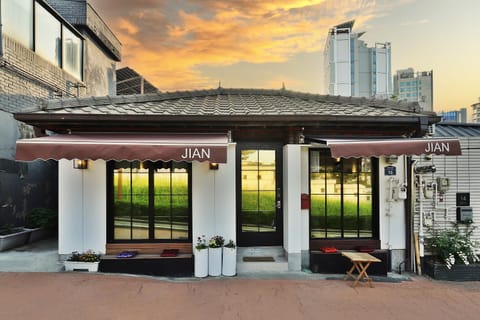 Property building, Breakfast
