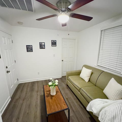 New Apartment Walk to Superdome & Near Canal St Apartment in Warehouse District