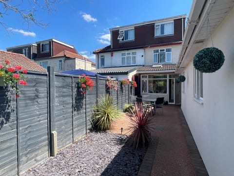 Maple Leaf Guest House Bed and Breakfast in Bristol