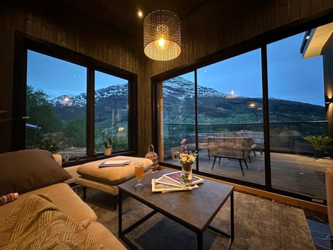Patio, Natural landscape, View (from property/room), Balcony/Terrace, Living room, Seating area, Mountain view