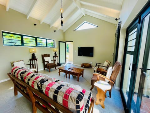 Communal lounge/ TV room, TV and multimedia, Photo of the whole room, Seating area