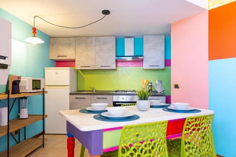 Kitchen or kitchenette, Dining area, oven, toaster