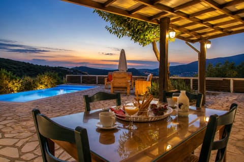 View (from property/room), Dining area, Mountain view, Pool view, Swimming pool