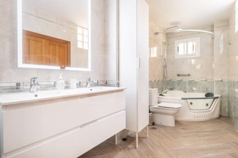 Toilet, Bathroom, Bath