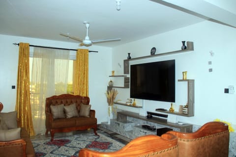 Communal lounge/ TV room, TV and multimedia, Living room, Seating area, Evening entertainment