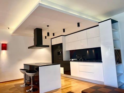 Seating area, kitchen