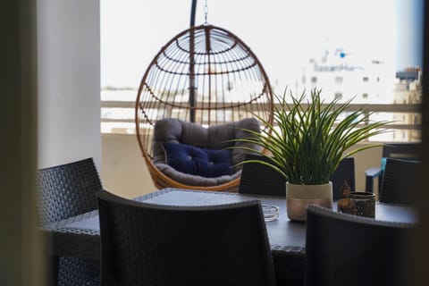 Balcony/Terrace, Seating area, Dining area