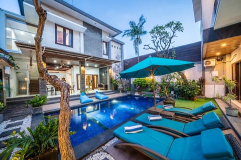 Garden, Garden view, Pool view, Swimming pool, sunbed