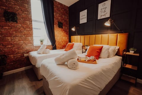 Bed, Photo of the whole room, Bedroom, towels