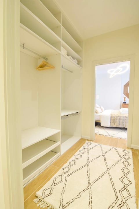 Photo of the whole room, wardrobe