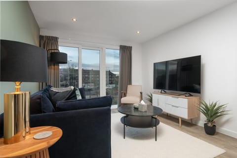 Communal lounge/ TV room, TV and multimedia, Living room, Seating area, Evening entertainment