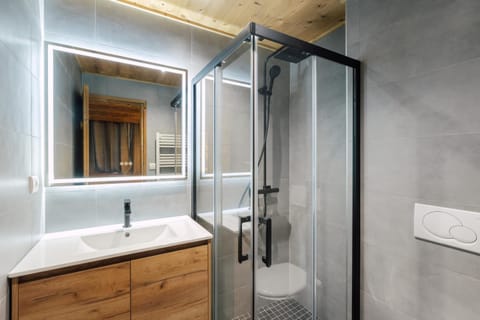 Farmhouse la Desmuniere Chalet in Montriond