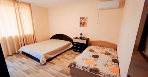 Bed, TV and multimedia, Balcony/Terrace, Photo of the whole room, Bedroom, internet, wardrobe, air conditioner