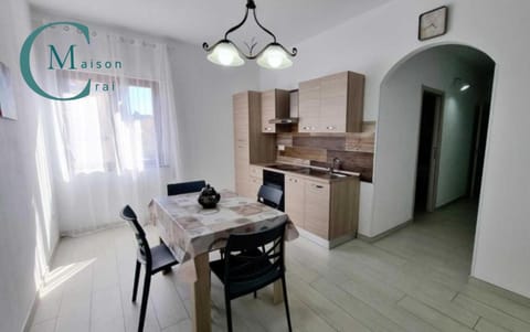Kitchen or kitchenette, Dining area, oven, stove