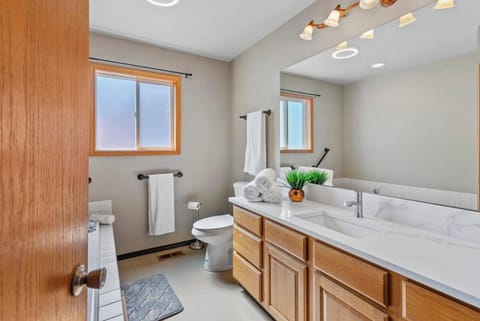 Mountain & River View - Spacious - Modern Home! Apartment in Portland