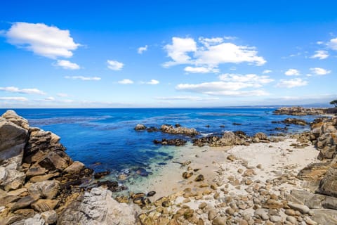 3965 Marine Gardens Duplex Apartment in Pacific Grove