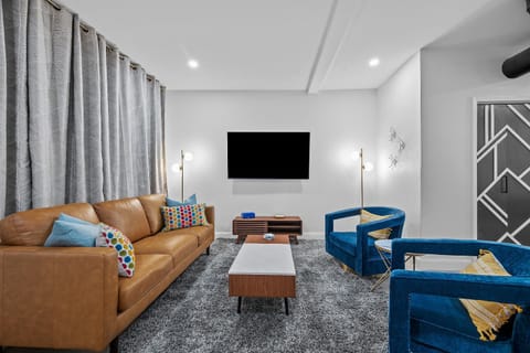 Living room, Seating area, Evening entertainment