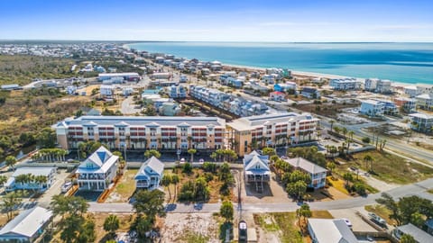 Property building, Nearby landmark, Day, Neighbourhood, Natural landscape, Bird's eye view, Beach, City view, Sea view, Street view, Location