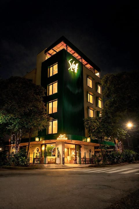 Property building, Facade/entrance, Night