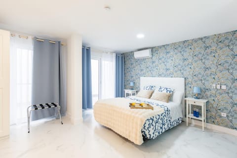 Bed, Photo of the whole room, Bedroom, air conditioner