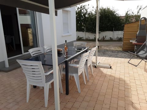 Patio, BBQ facilities