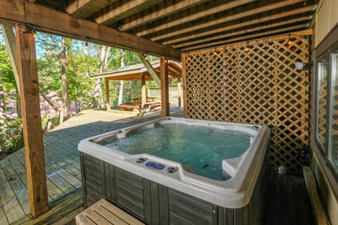 American themed 9BR sleeps 43 cabin in Gatlinburg with tons of games and space! Cabin in Gatlinburg