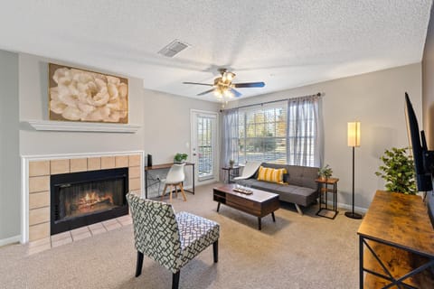 TV and multimedia, Living room, Seating area, fireplace