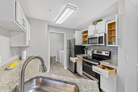 Kitchen or kitchenette, dishwasher, oven, toaster