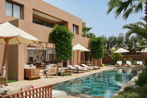 Property building, Patio, Spring, Day, Garden, Garden view, Pool view, Swimming pool, sunbed