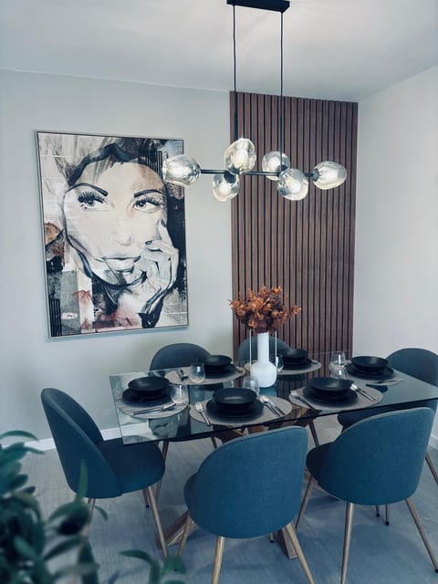 Seating area, Dining area