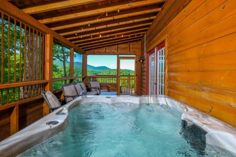 Log cabin with pool table & hot tub-sleeps 8! Cabin in Gatlinburg