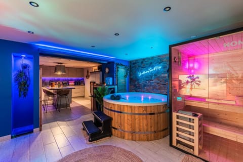 Hot Tub, Hot Tub, Sauna, Sauna, Lounge or bar, Spa and wellness centre/facilities