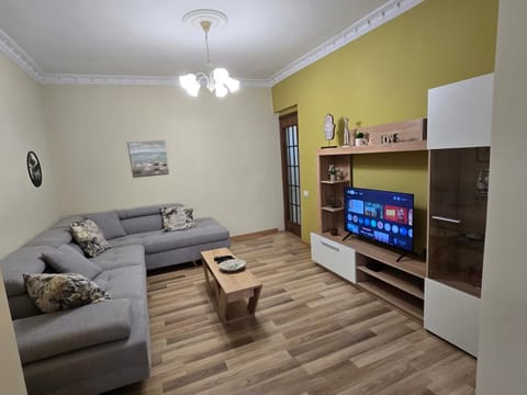 Communal lounge/ TV room, TV and multimedia, Living room, Seating area, Evening entertainment