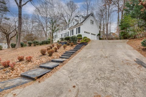 Spacious Home with Deck in Marietta! House in Marietta