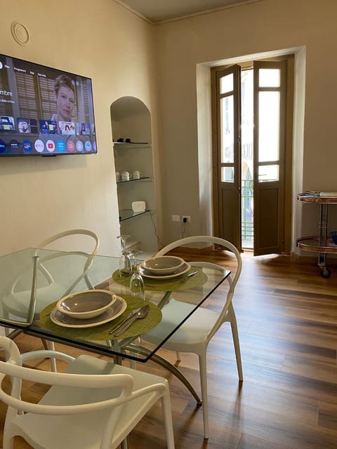 TV and multimedia, Living room, Dining area