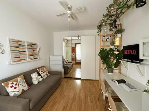 TV and multimedia, Living room, Seating area, Evening entertainment