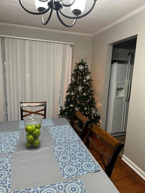 Ashwood Arbor 3 bed 2 bath sleeps 8 House in Ohio