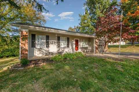 Ashwood Arbor 3 bed 2 bath sleeps 8 House in Ohio