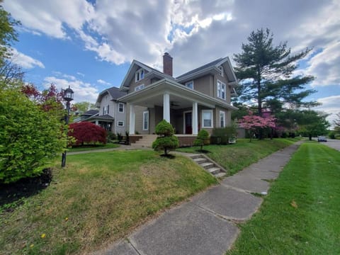 Middletown Centenarian 4 Bed 2 Bath Sleeps 12 House in Ohio