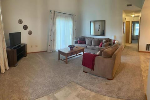 Comfort on the Court 3 Bed 2 Bath Sleeps 6 House in Ohio