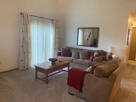 Comfort on the Court 3 Bed 2 Bath Sleeps 6 House in Ohio