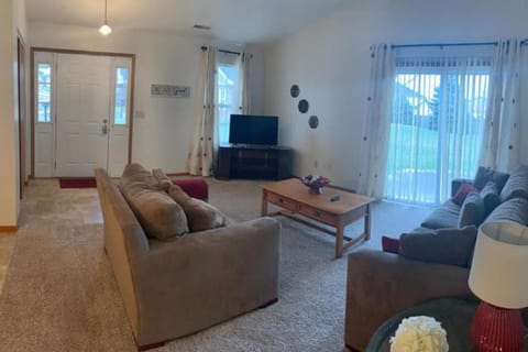 Comfort on the Court 3 Bed 2 Bath Sleeps 6 House in Ohio