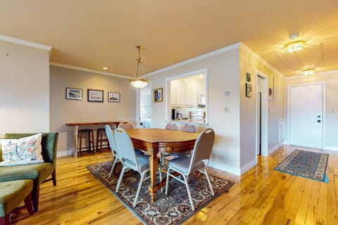 Bayfront Retreat B Apartment hotel in Port Ludlow