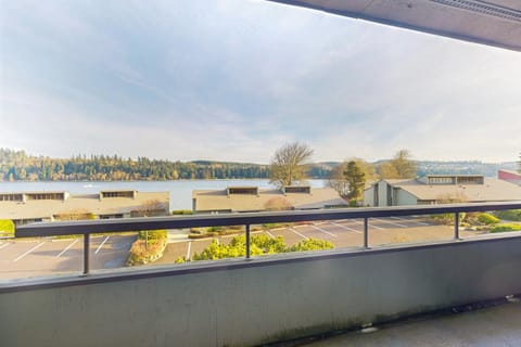 Bayfront Retreat B Apartment hotel in Port Ludlow
