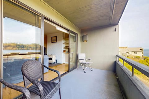 Bayfront Retreat B Apartment hotel in Port Ludlow