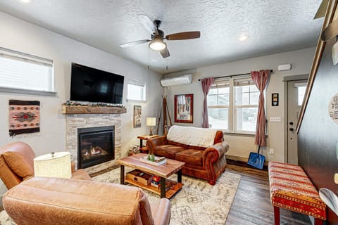 Rosey - The Petite Chalet in the Pines House in Donnelly