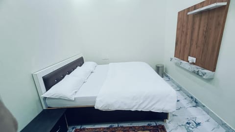 Bed, View (from property/room), Photo of the whole room, Bedroom, towels, VIP, wardrobe