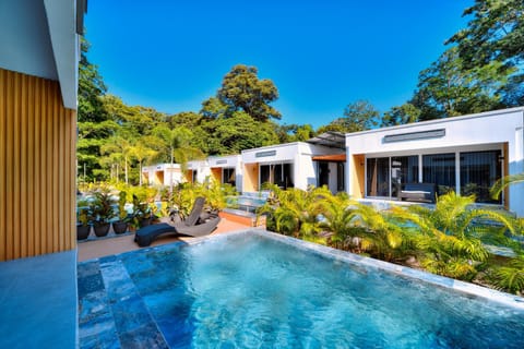Property building, Day, Pool view, Swimming pool, Swimming pool