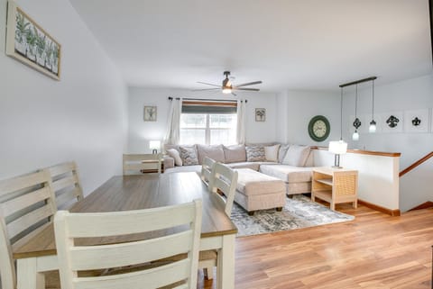 Hocking Hills Hideaway Near Lake Logan House in Falls Township