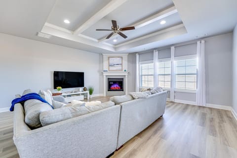 Home on the Hill 8 Mi to Bentonville City Square House in Bentonville